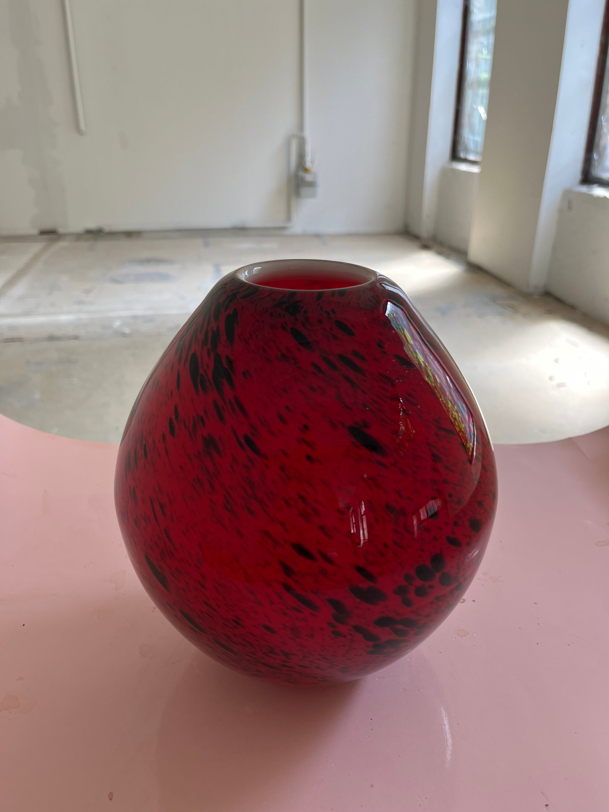 Vase rot schwarz Glas