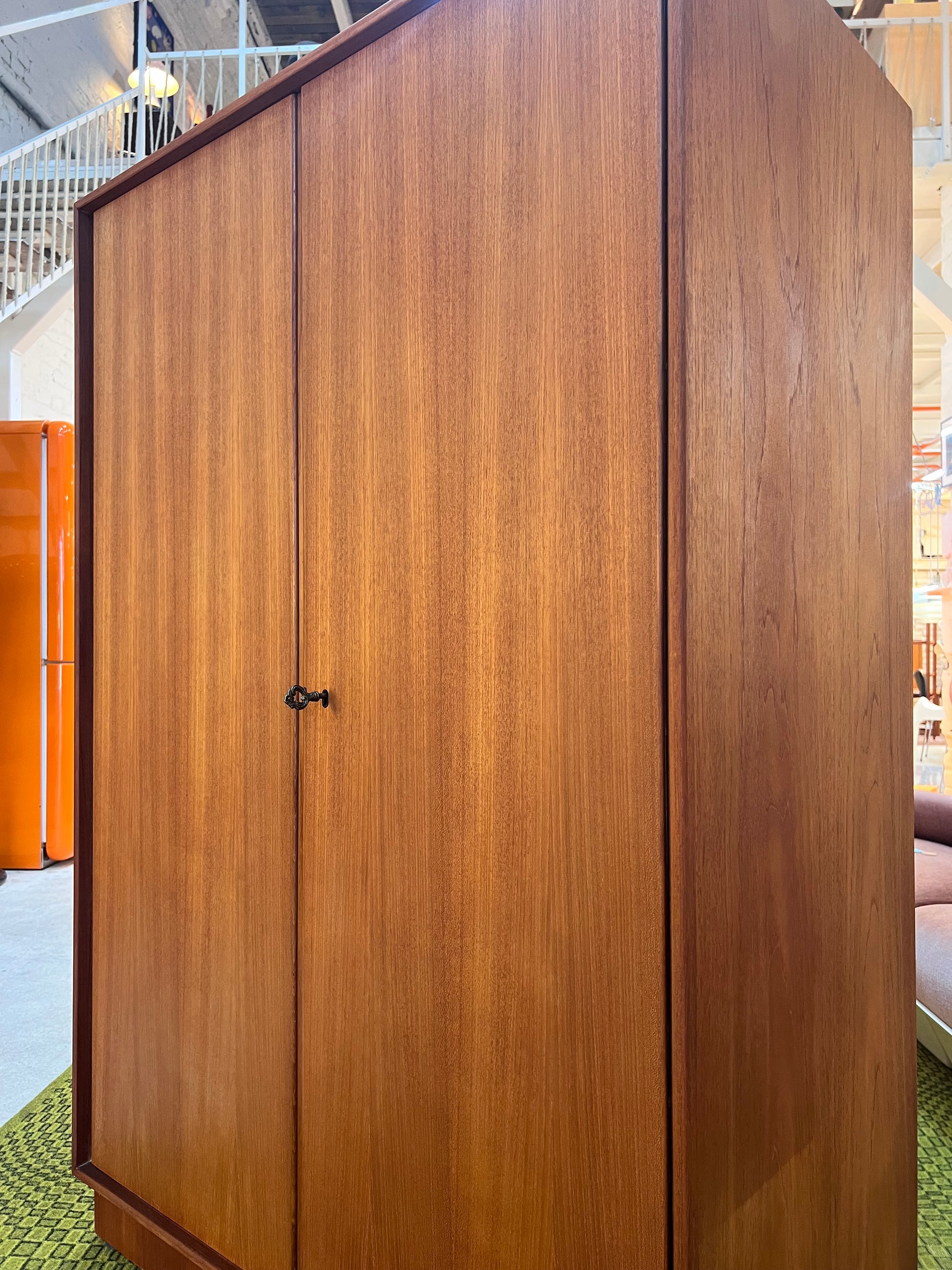 Großer Kleiderschrank Teak von Einrichtungshaus Steguweit & Sohn