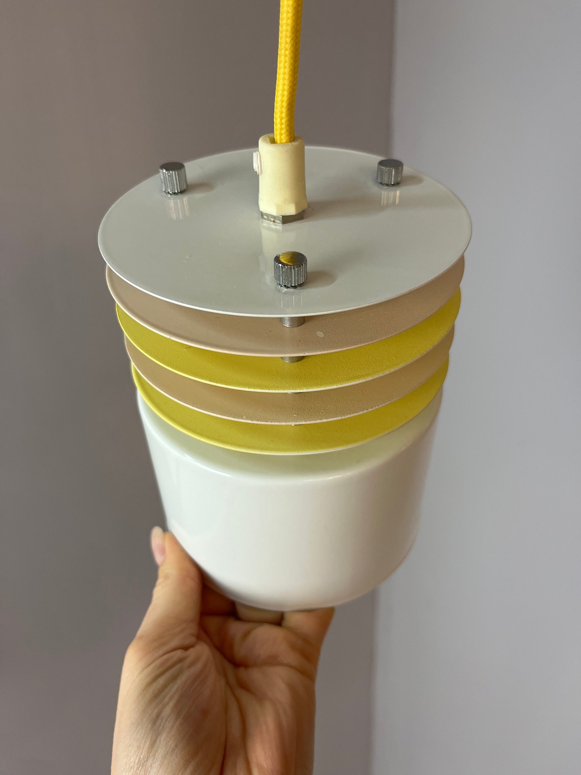 Hängelampe neu lackiert weiß gelb