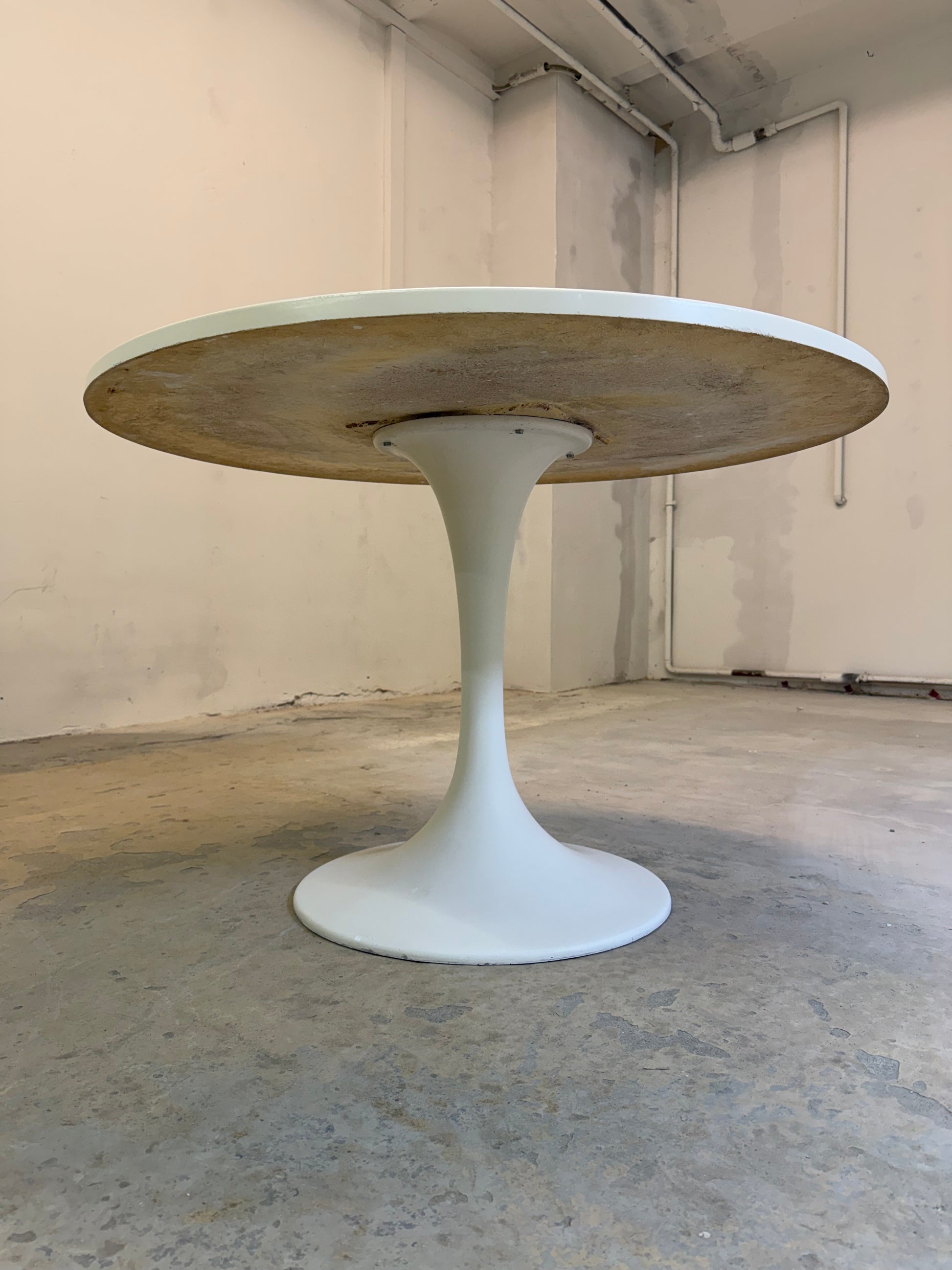 Runder Tulip Esstisch weiß Fiberglas