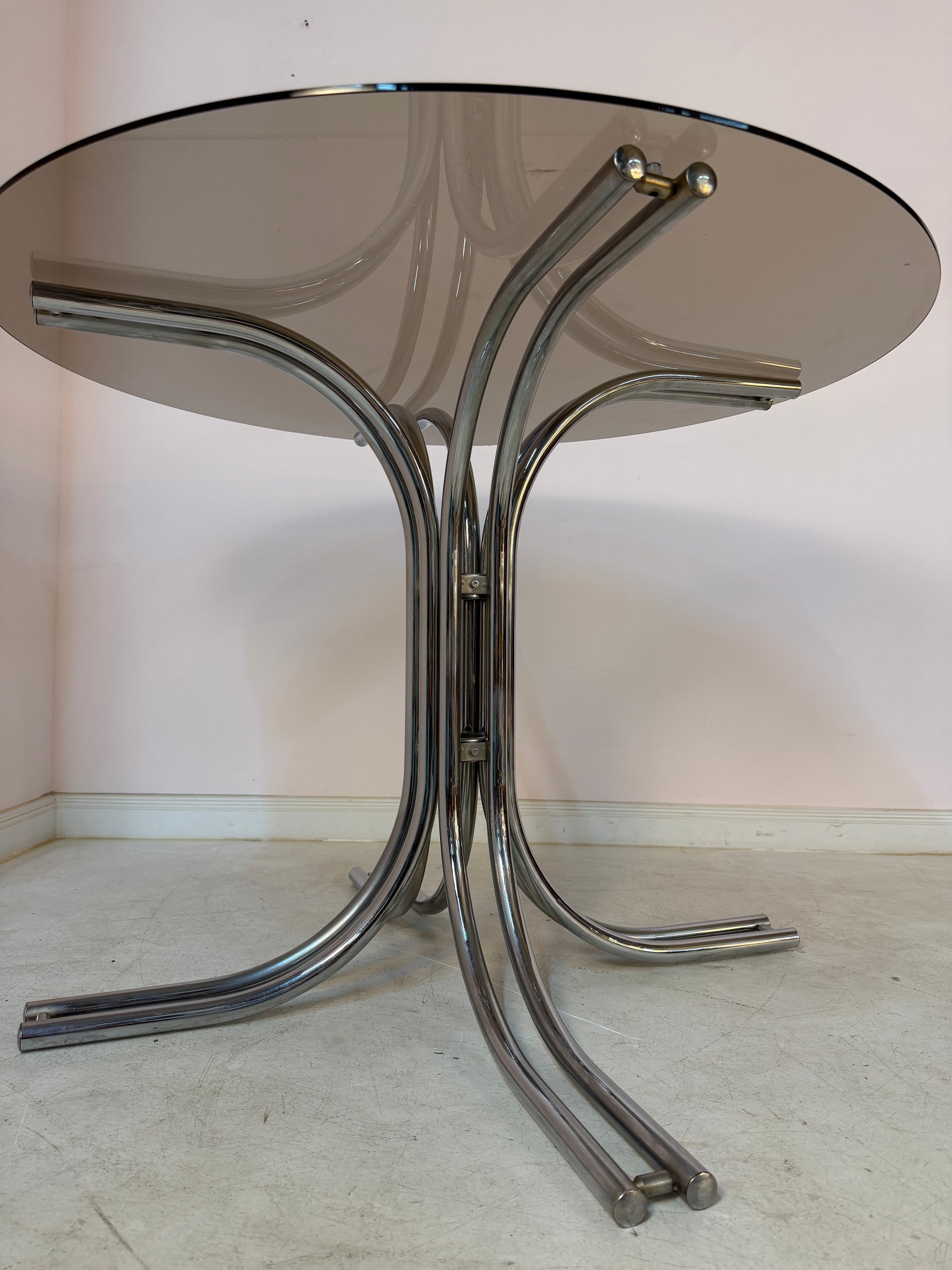 Runder Esstisch Chrom & Rauchglas
