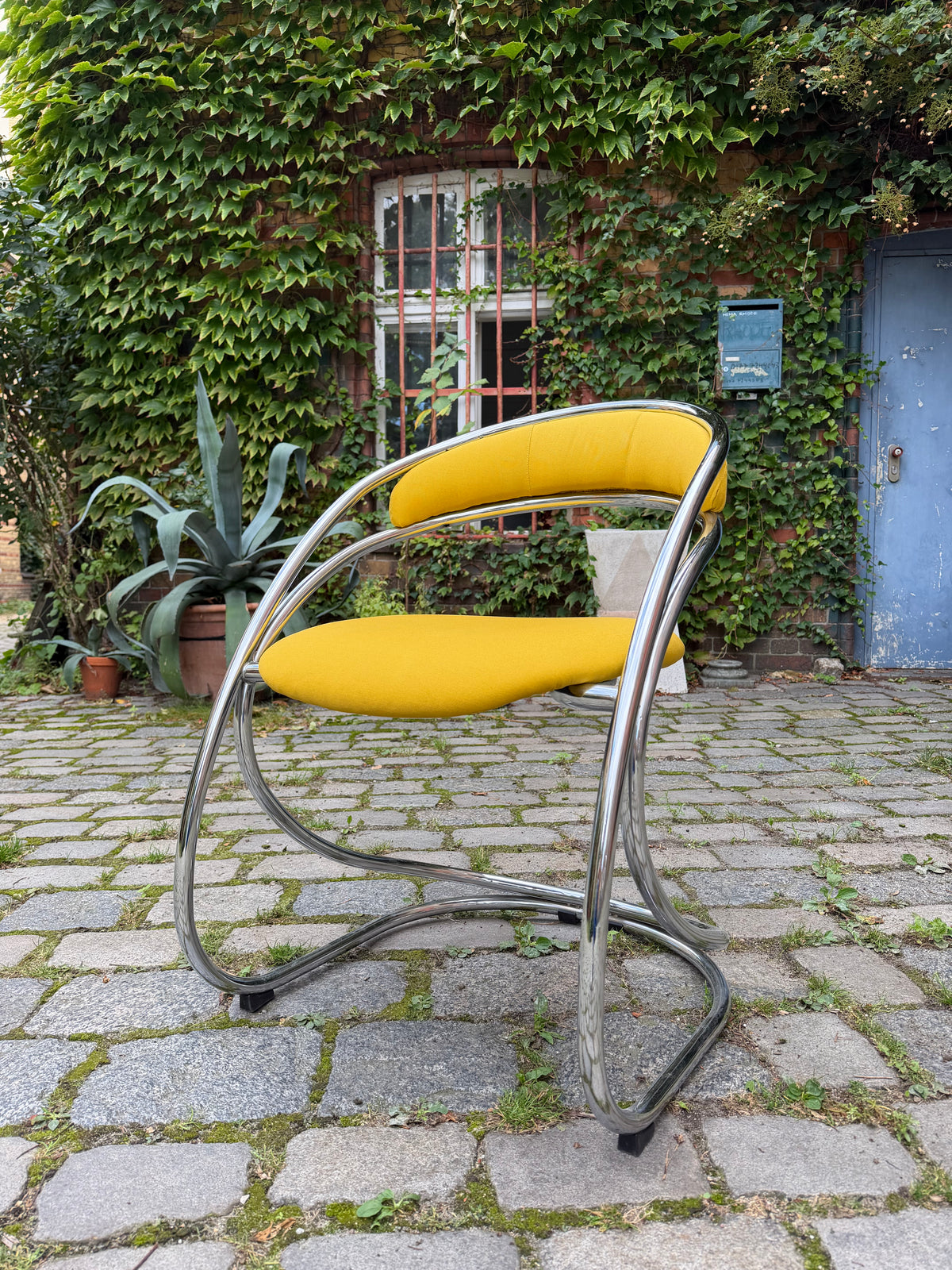 Freischwinger gelb neu gepolster Chrom