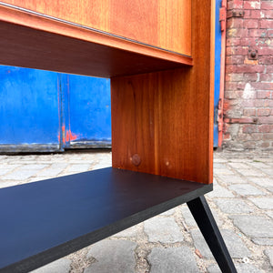 Regal Teak mit Minibar auf neuen Holzfüßen aus Dänemark