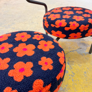 Set: Sessel & Hocker neu gepolstert aus der Serie The Natural Choice von Innovation Randers