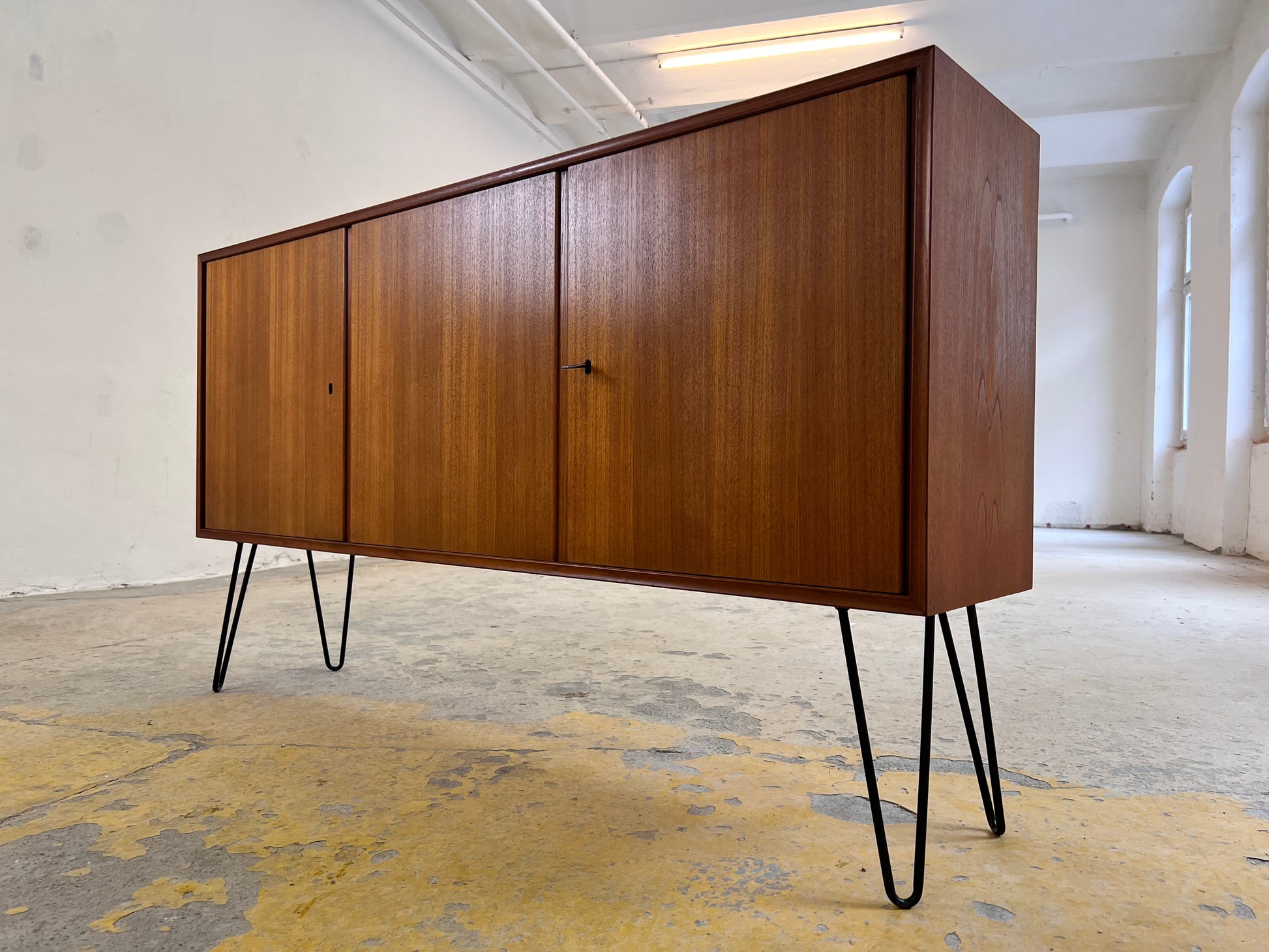 Sideboard Teak auf Hairpinlegs von rt Möbel