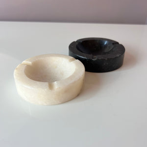 Set: 2 Aschenbecher schwarz weiß Onyx
