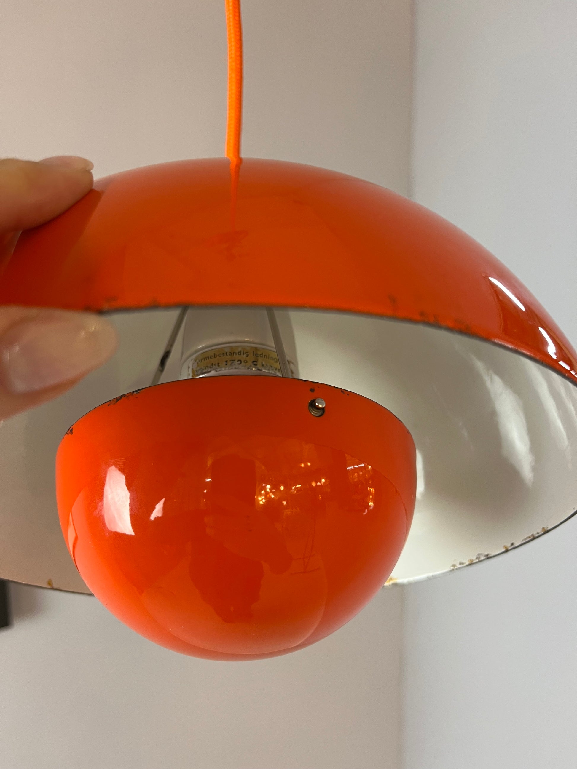 Hängelampe Flowerpot VP1 orange Emaille von Verner Panton für Louis Poulsen