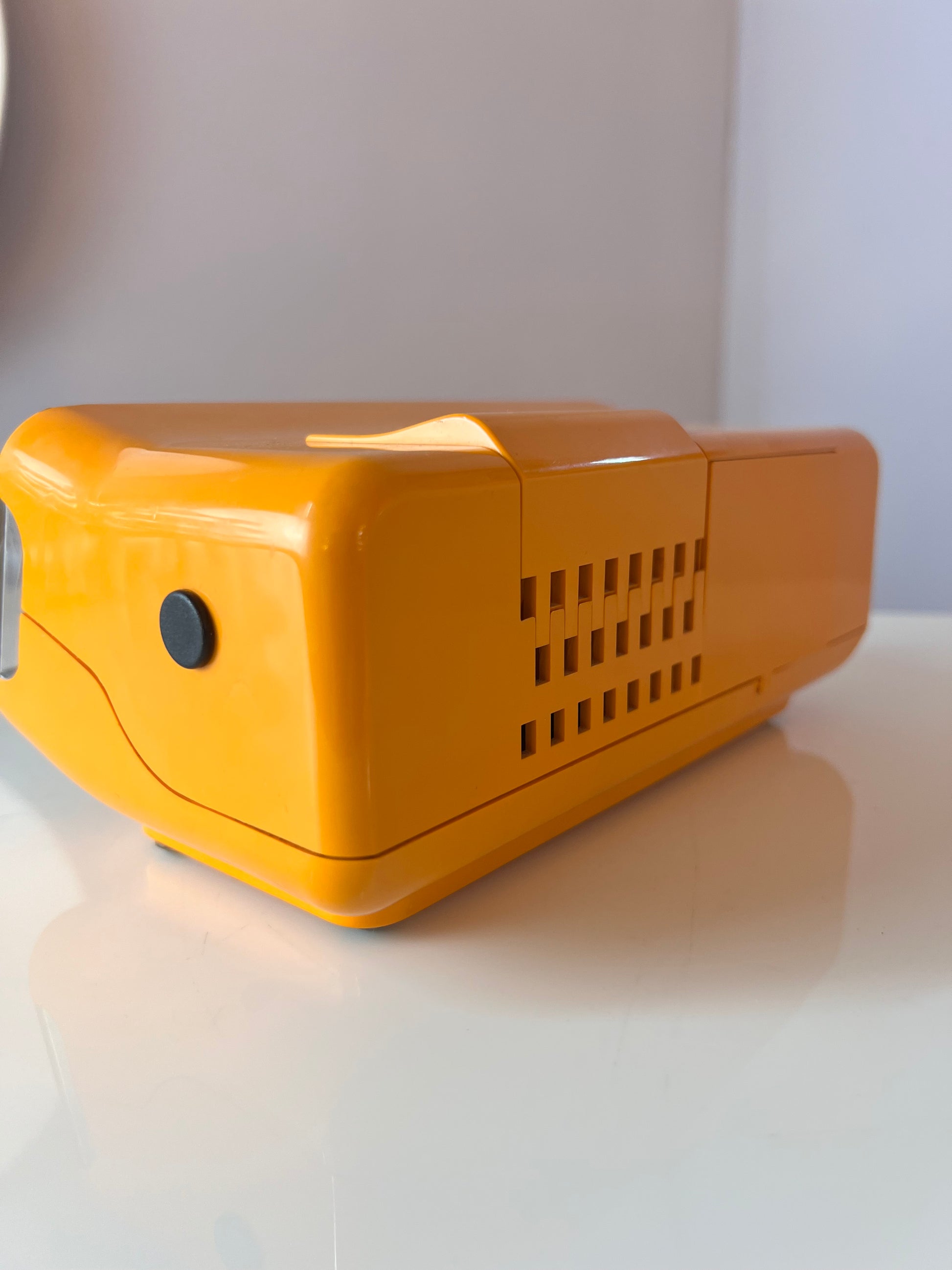Wecker Comfortchron orange mit Klappzahlen von KRUPS