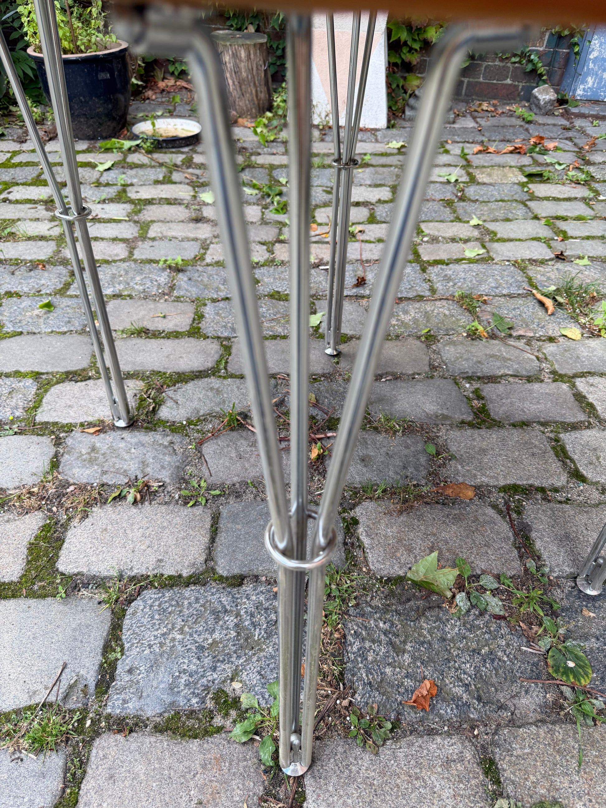 Esstisch Teak mit Hairpinlegs aus Dänemark
