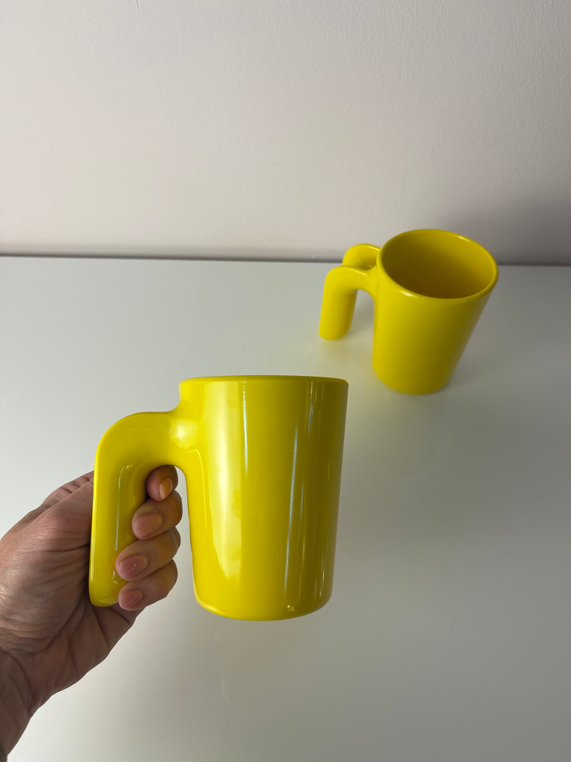Set: 2x Tasse gelb von Ole Jensen für Room Copenhagen