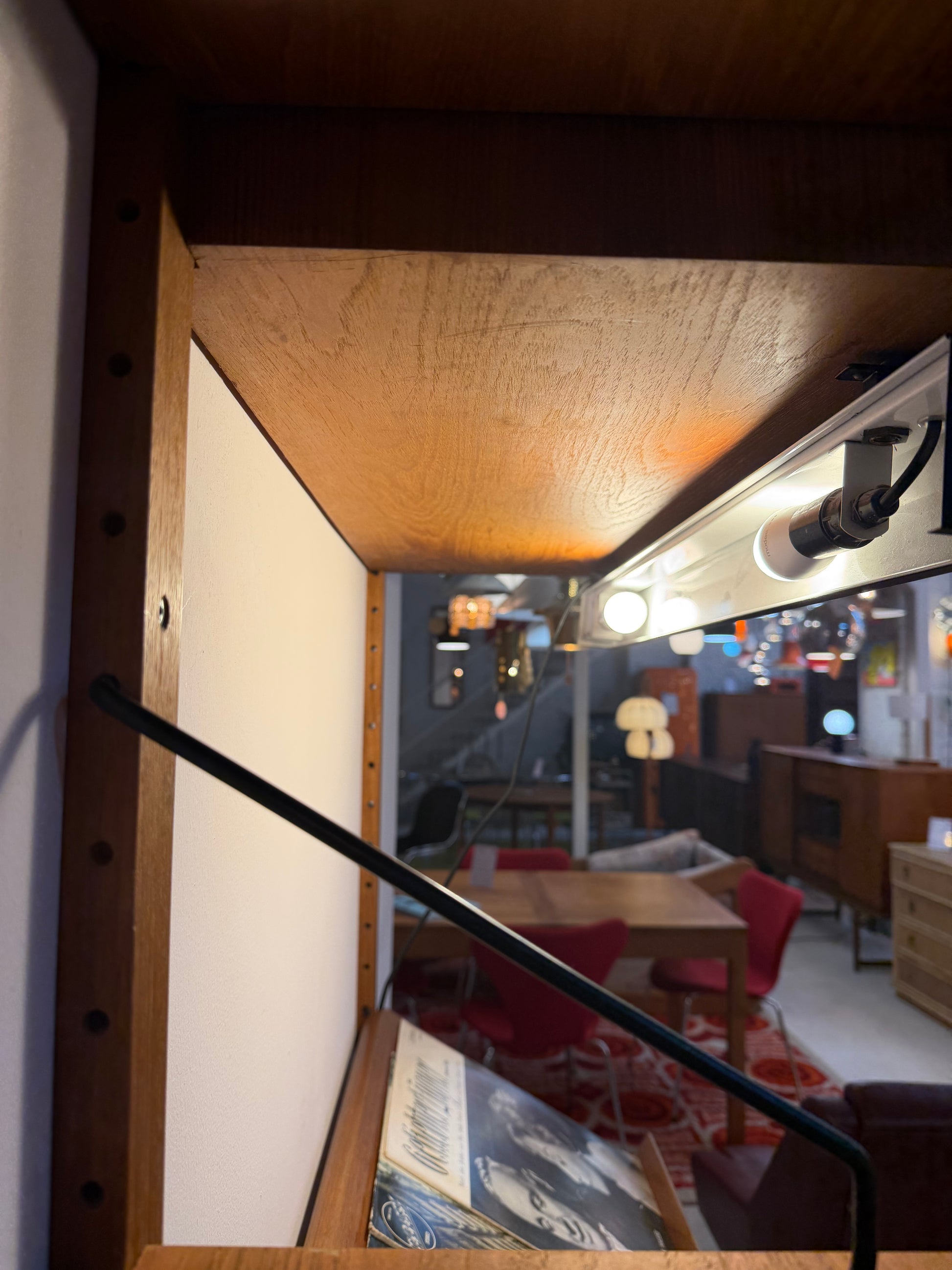Wandregal Royal System Teak mit Lampe von Poul Cadovius