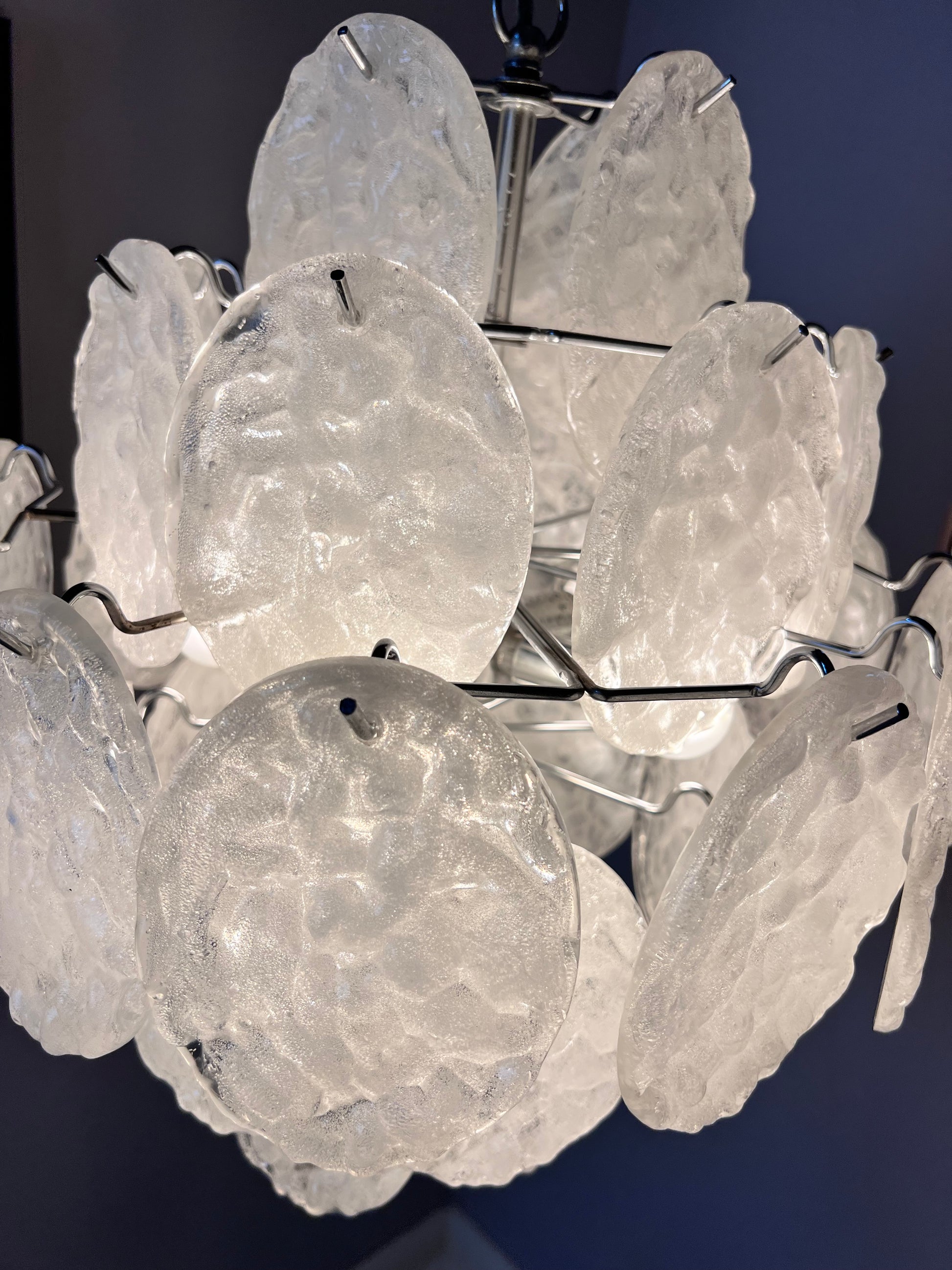 Kronleuchter weiß silber mit Arylglasplatten