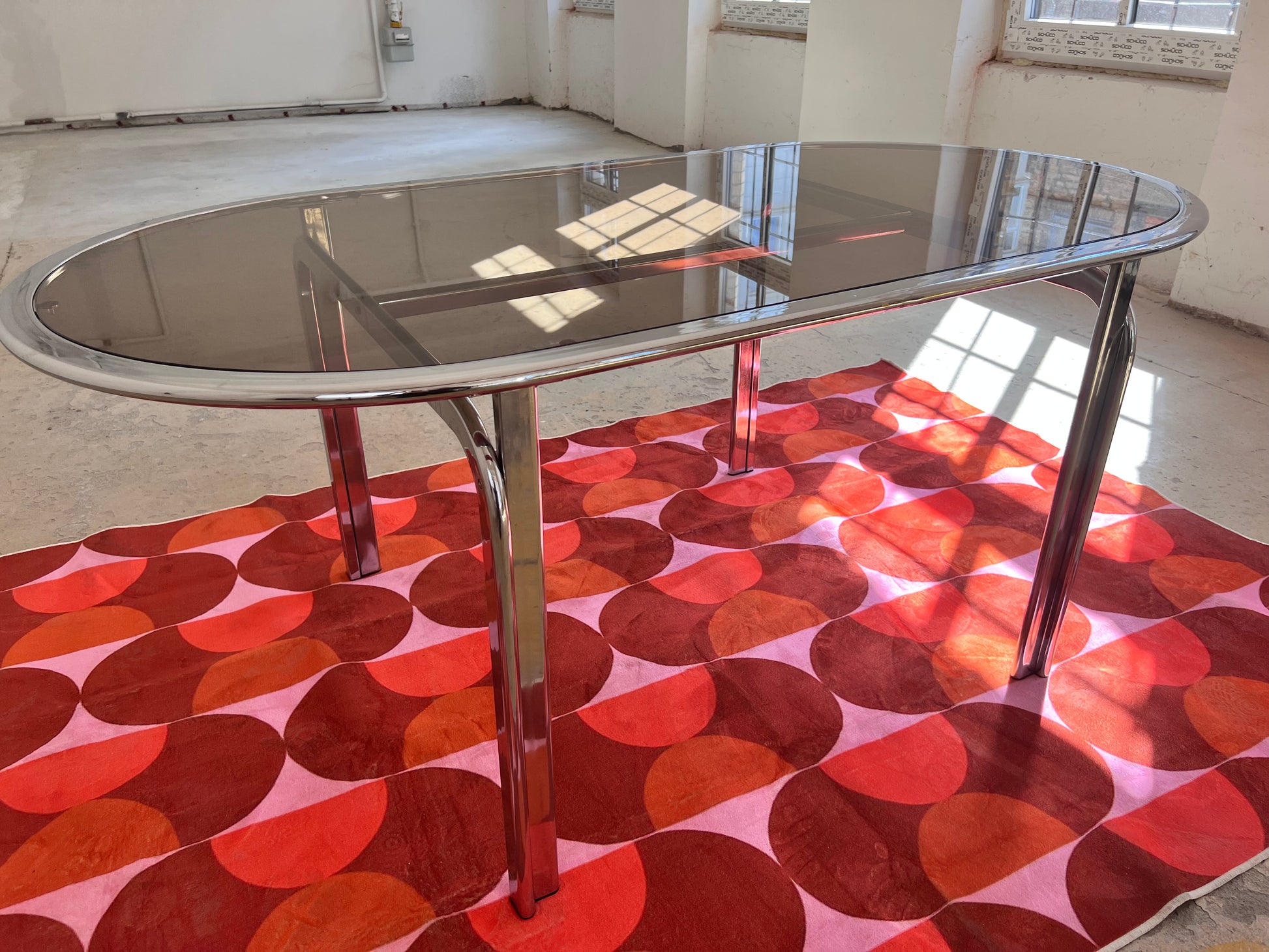 Ovaler Esstisch Rauchglas Chrom