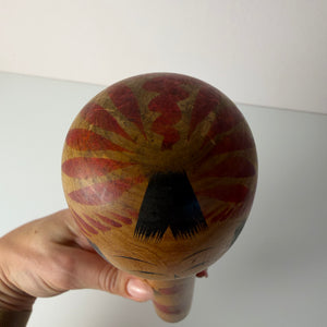 Japanische Kokeshi Holzfigur handbemalt
