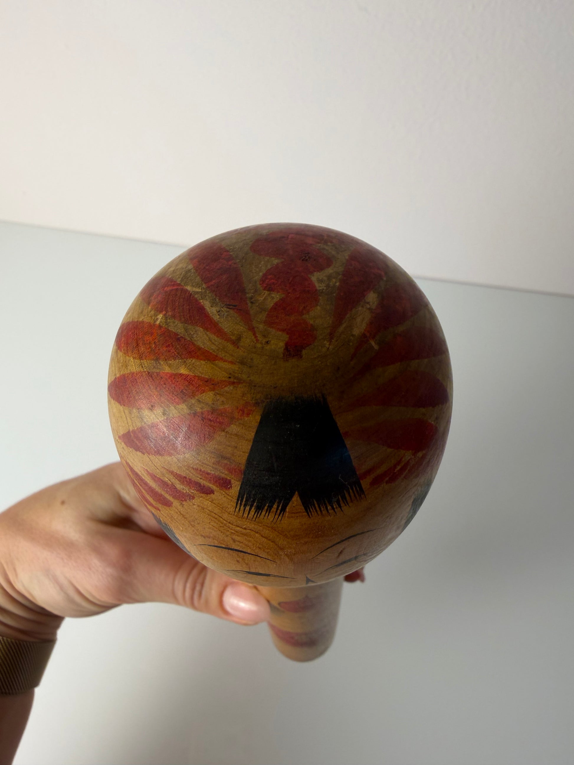 Japanische Kokeshi Holzfigur handbemalt