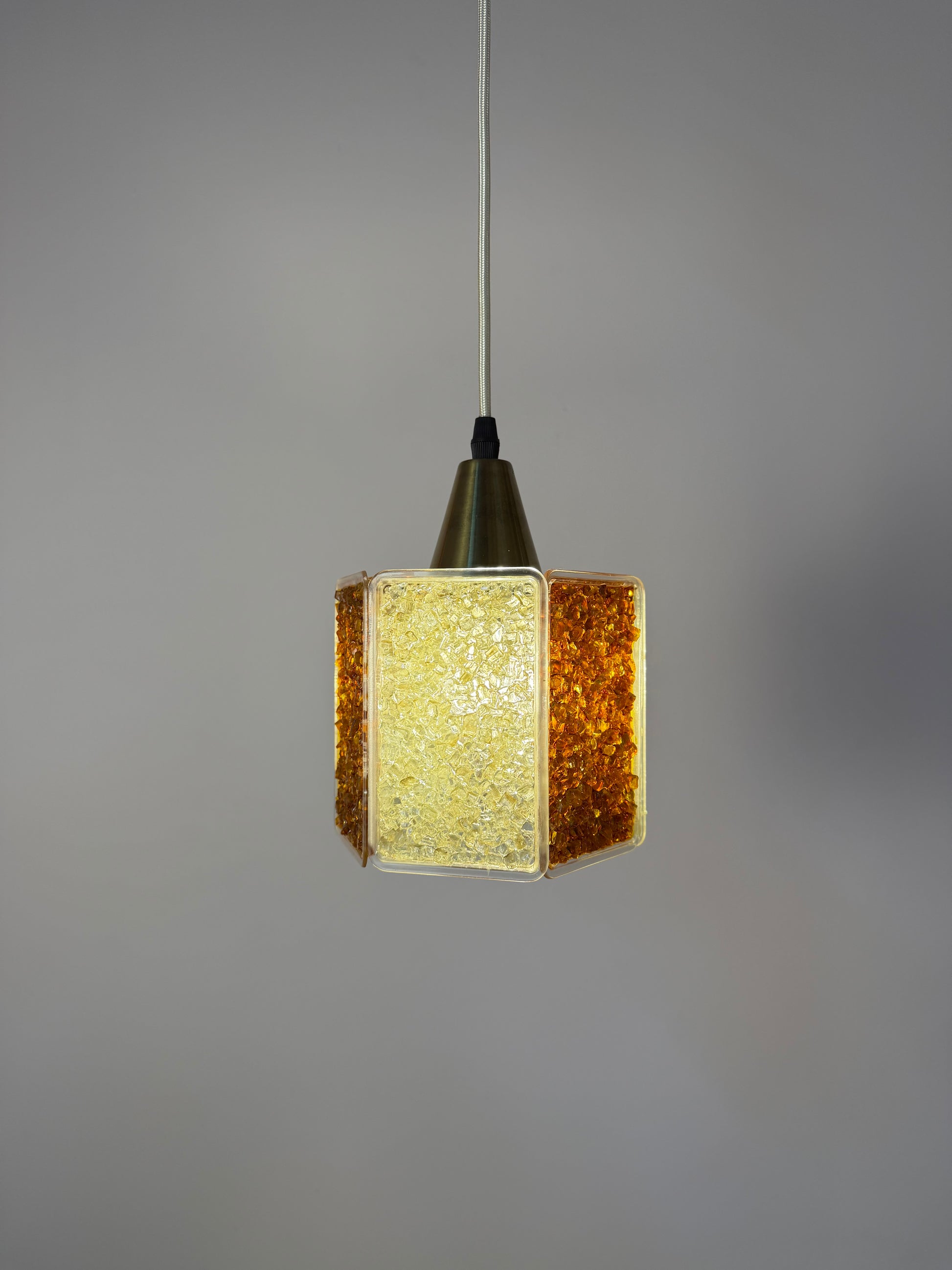 Hängelampe Hexagon braun weiß Acrylglas in Granitoptik von Roland Konst