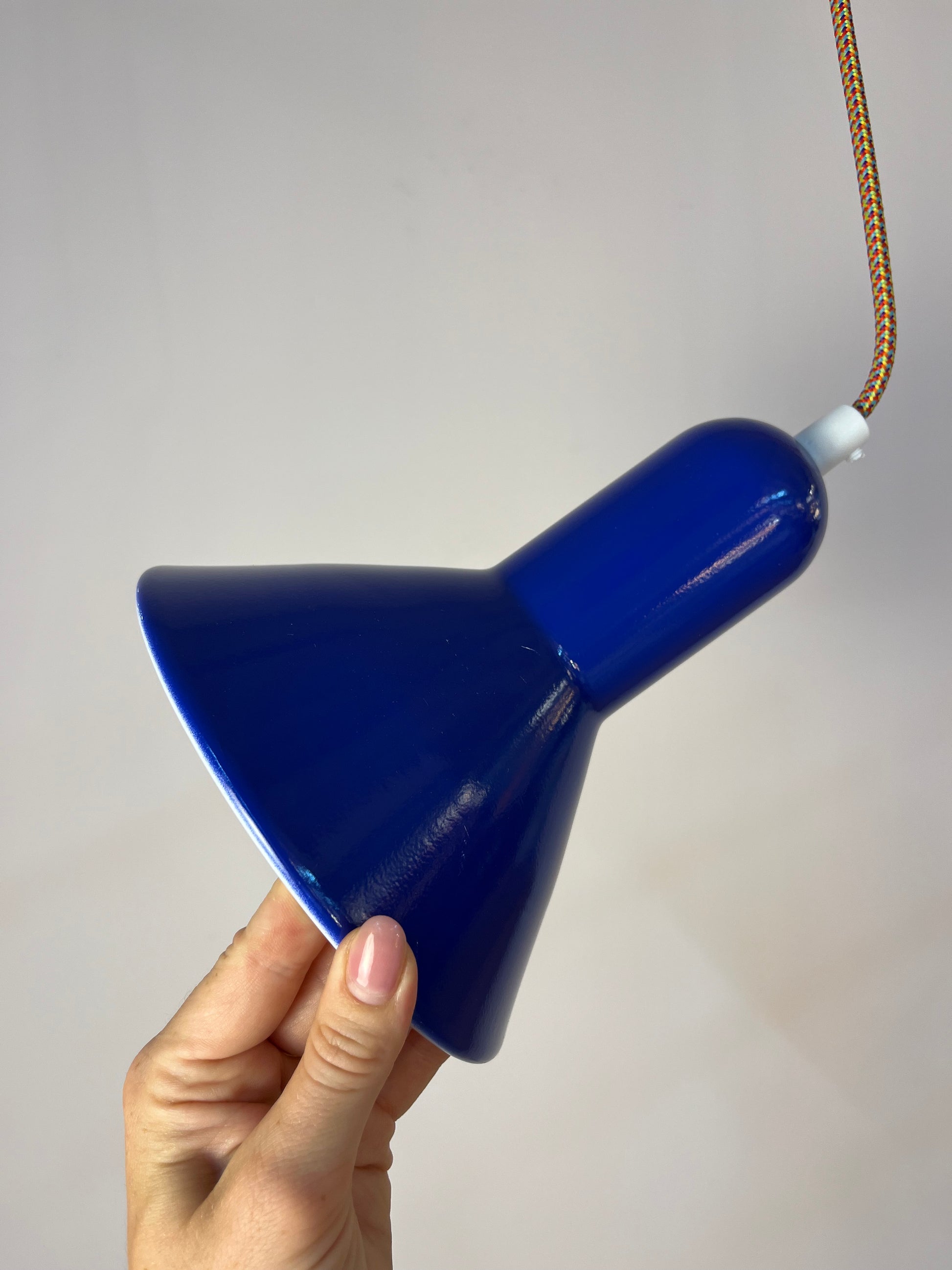 Trichterlampe Typ 4995 königsblau von Lyfa