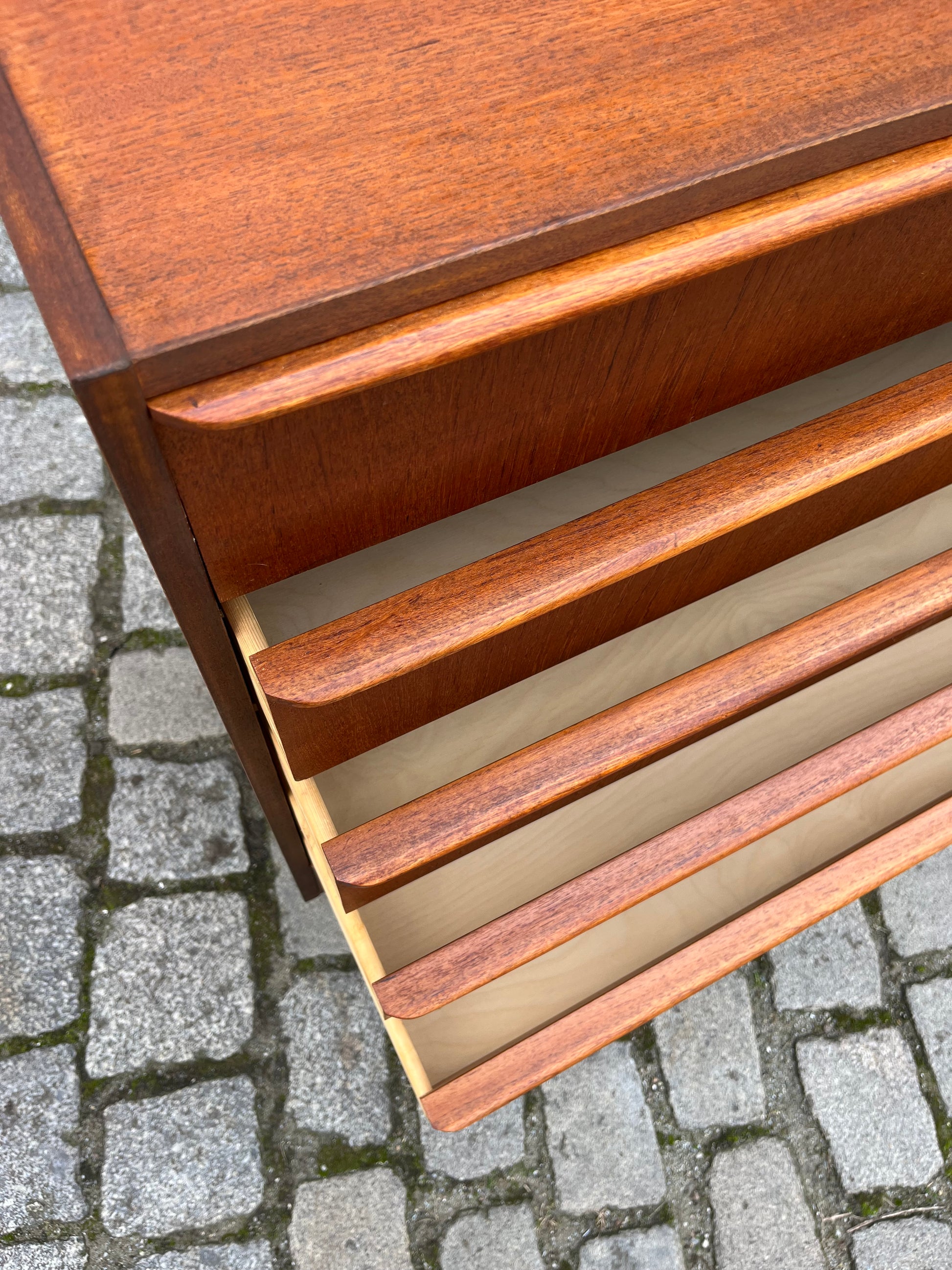Kommode Teak mit Schloss aus Dänemark