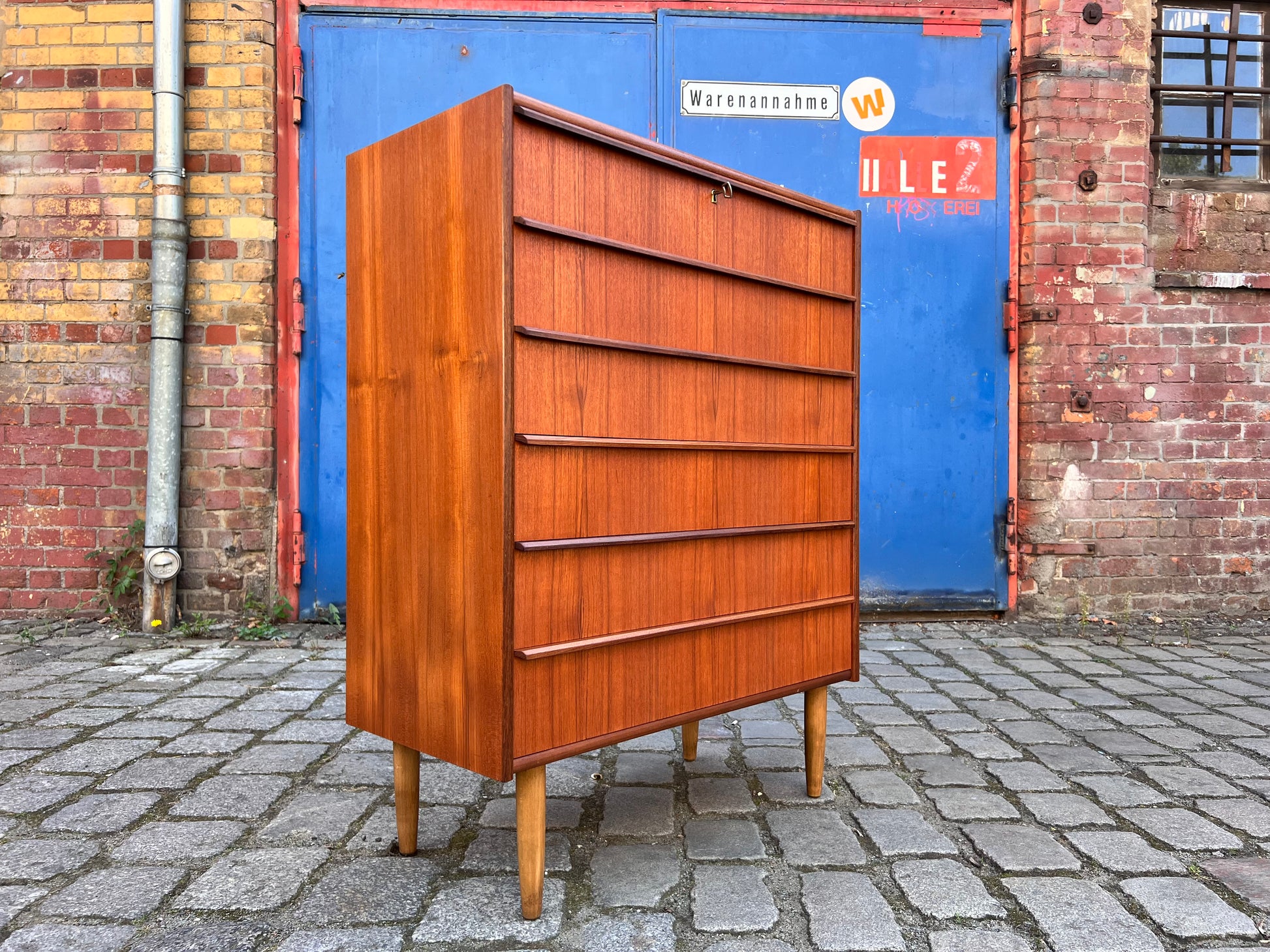 Kommode Teak mit durchgängigen Griffen
