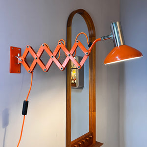Wandlampe orange von Hustadt Scherenlampe