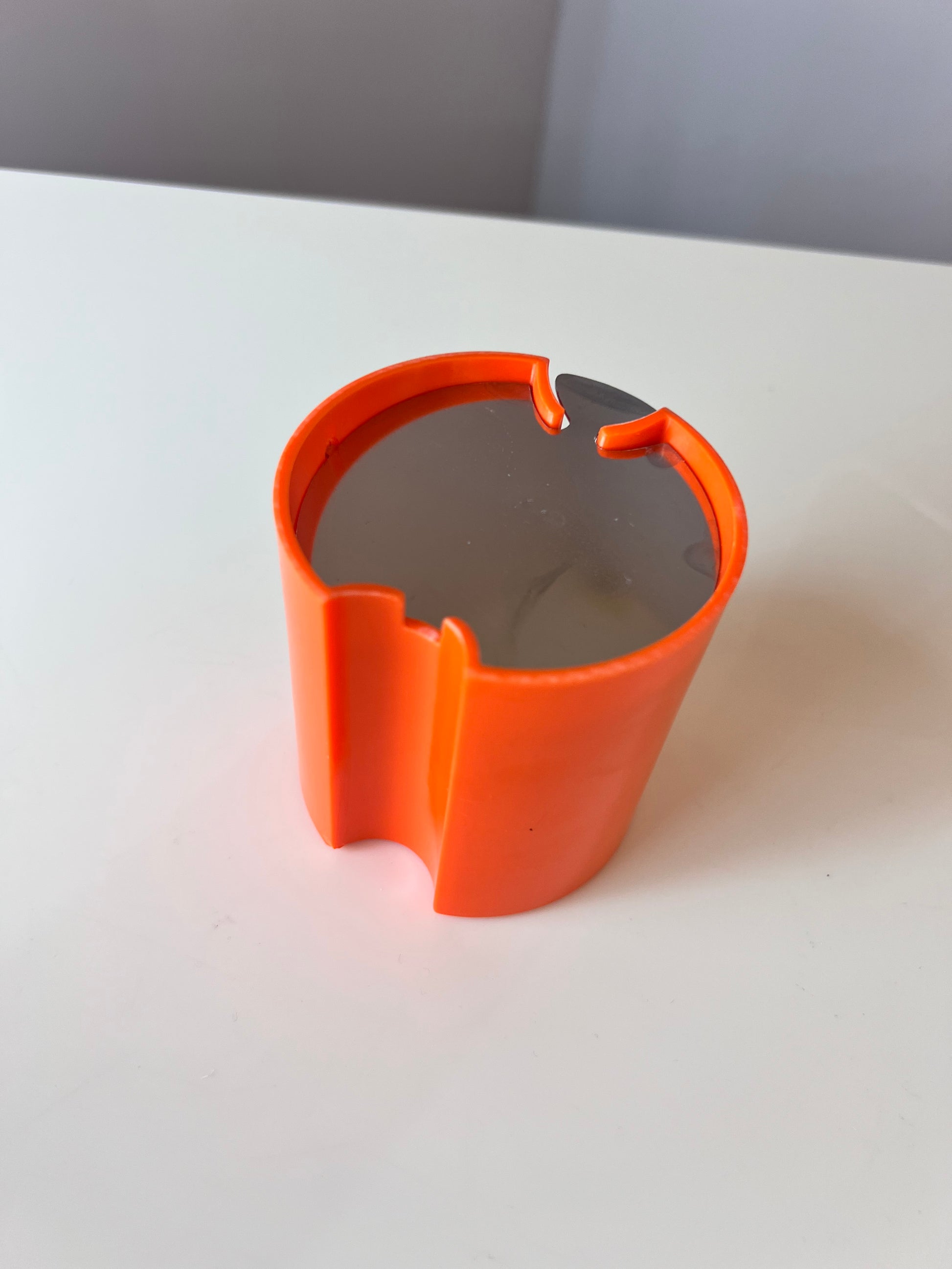 Becher orange von Jean-Pierre Vitrac für Diam