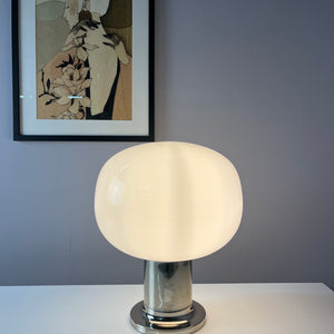 Mushroom Tischlampe Opalglas Chrom von Doria