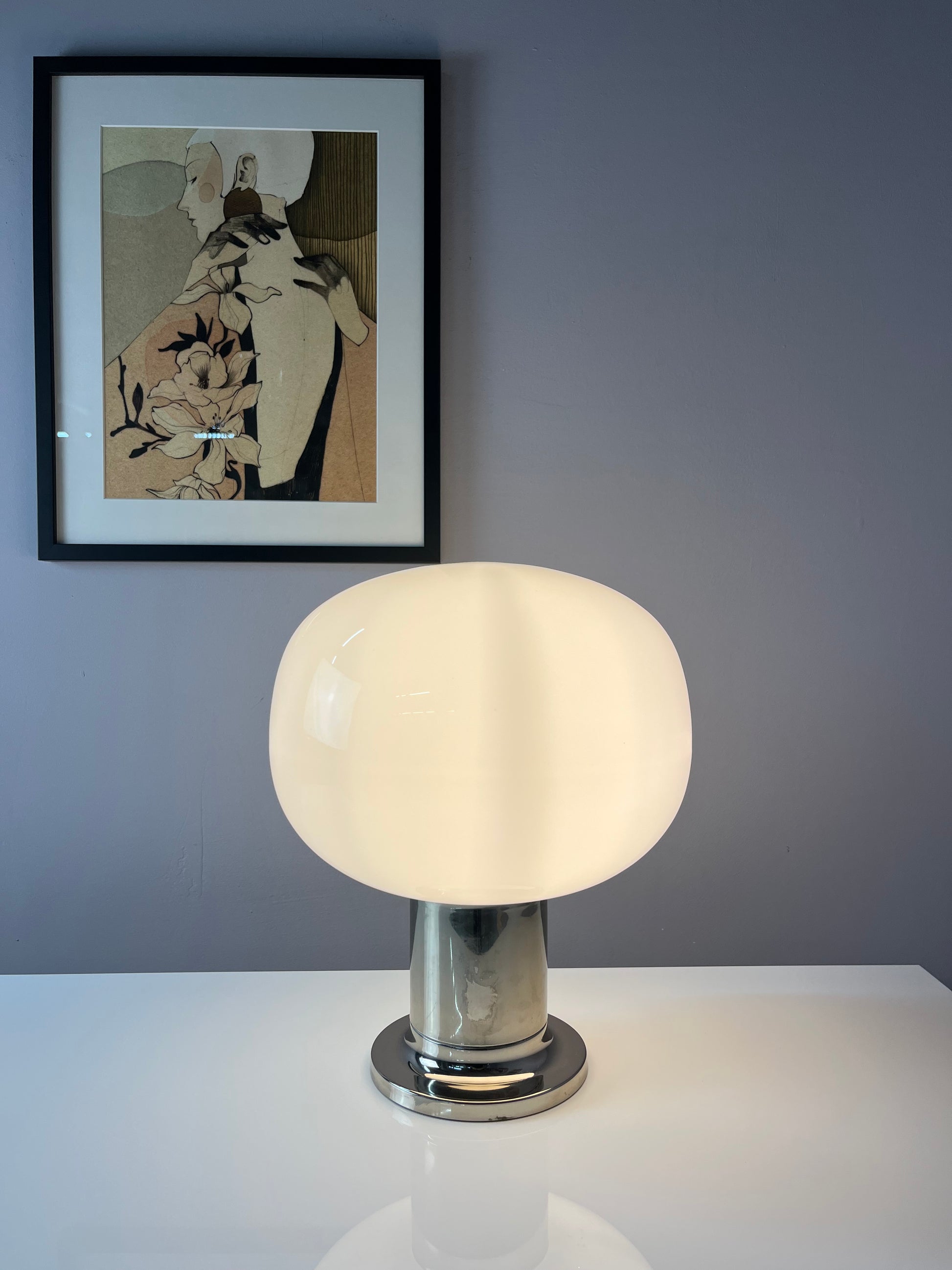 Mushroom Tischlampe Opalglas Chrom von Doria