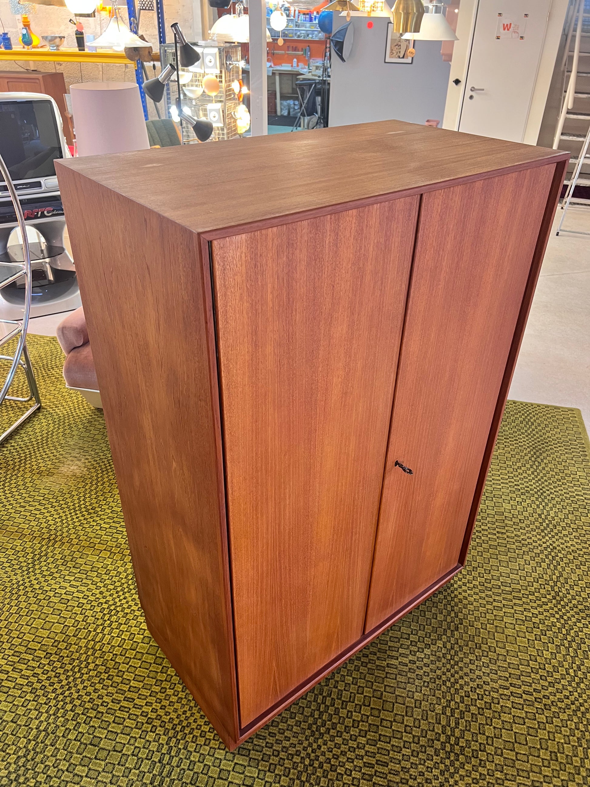 Großer Kleiderschrank Teak von Einrichtungshaus Steguweit & Sohn