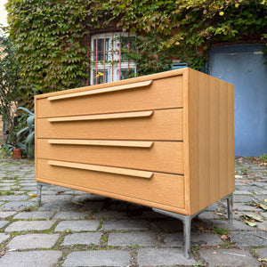 Kommode Eiche mit neuen Chromfüßen von WK Möbel