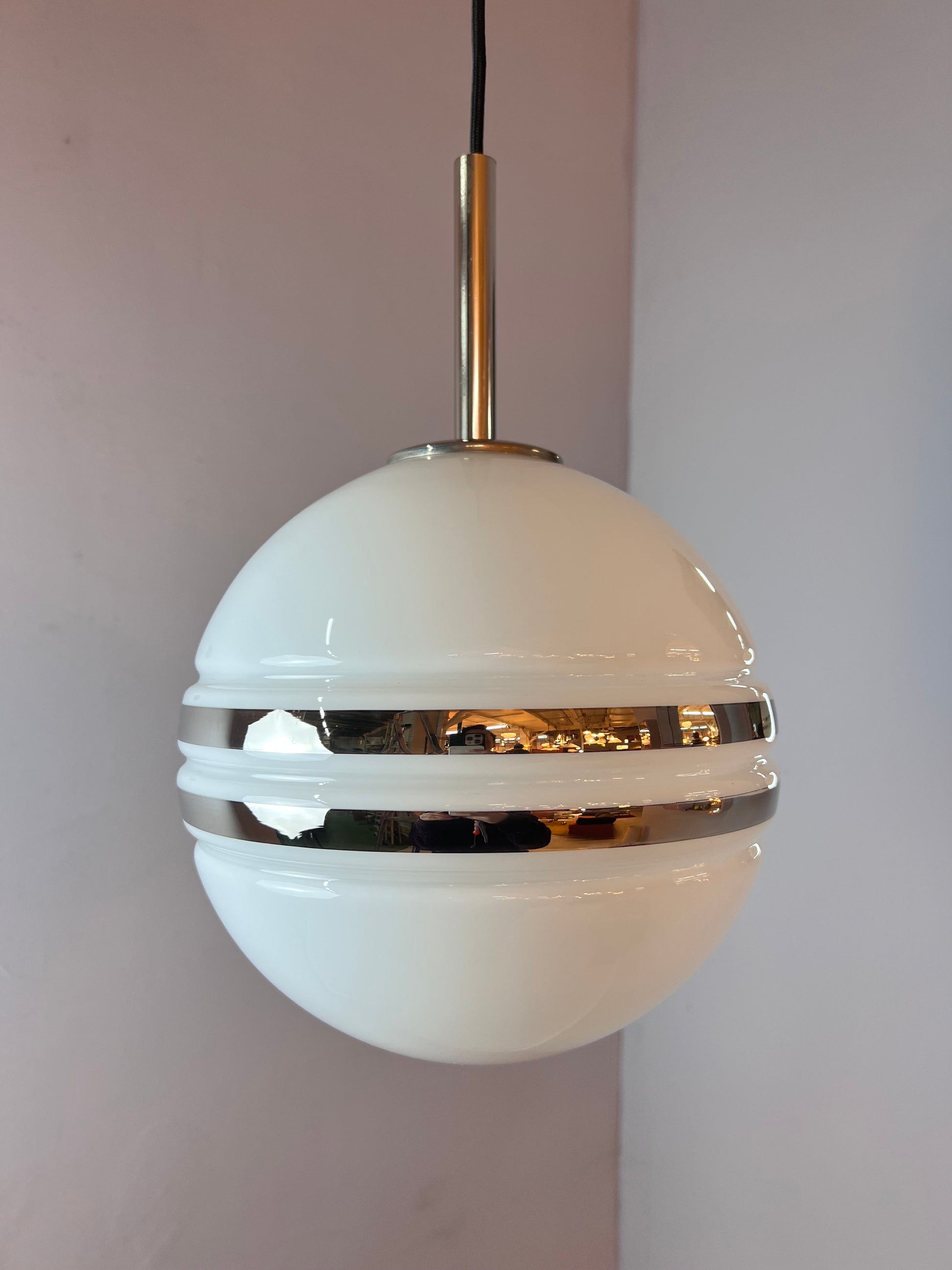 Große Kugellampe weiß silber Glas