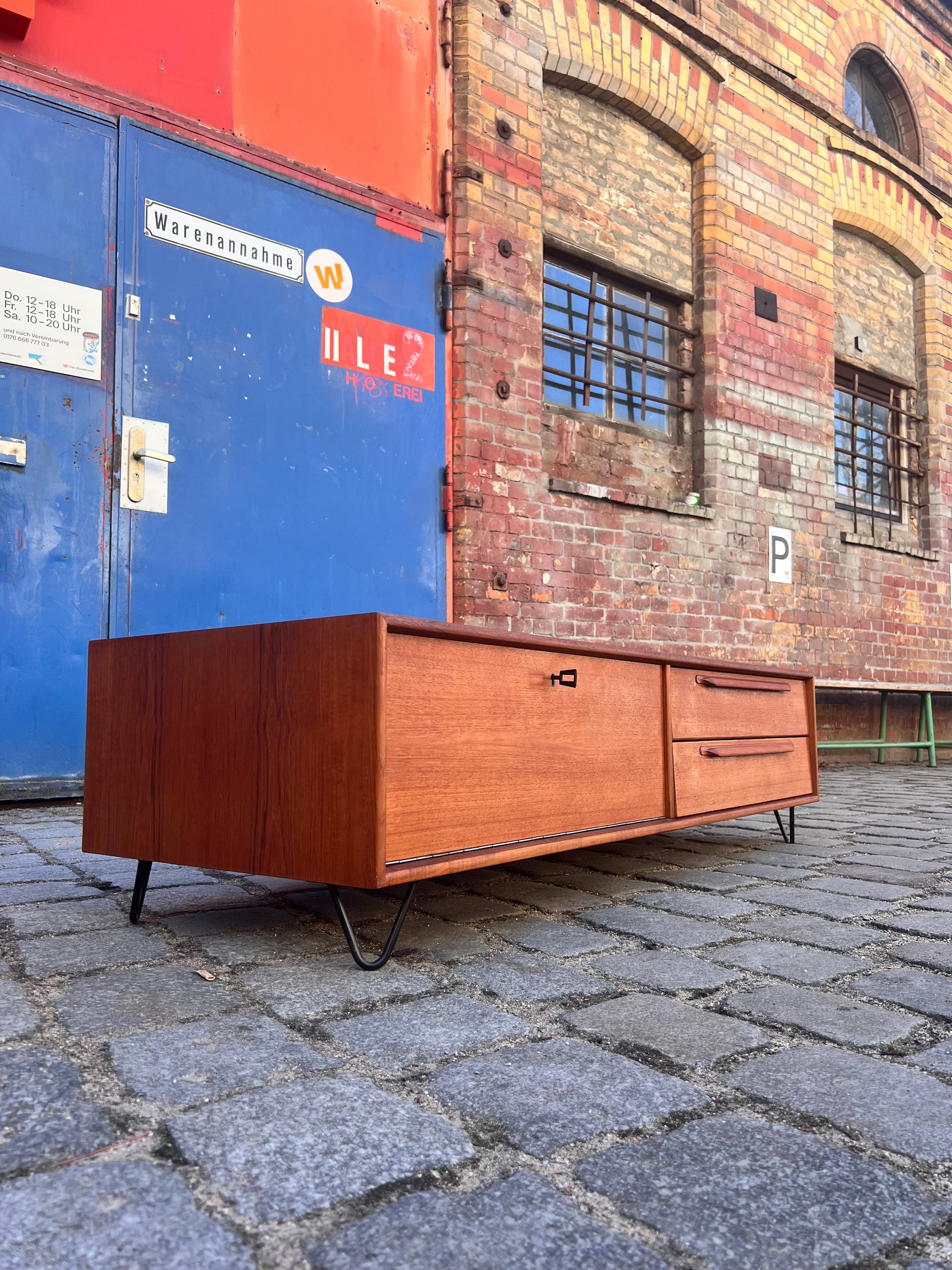 Lowboard Teak auf Hairpinlegs von rt Möbel
