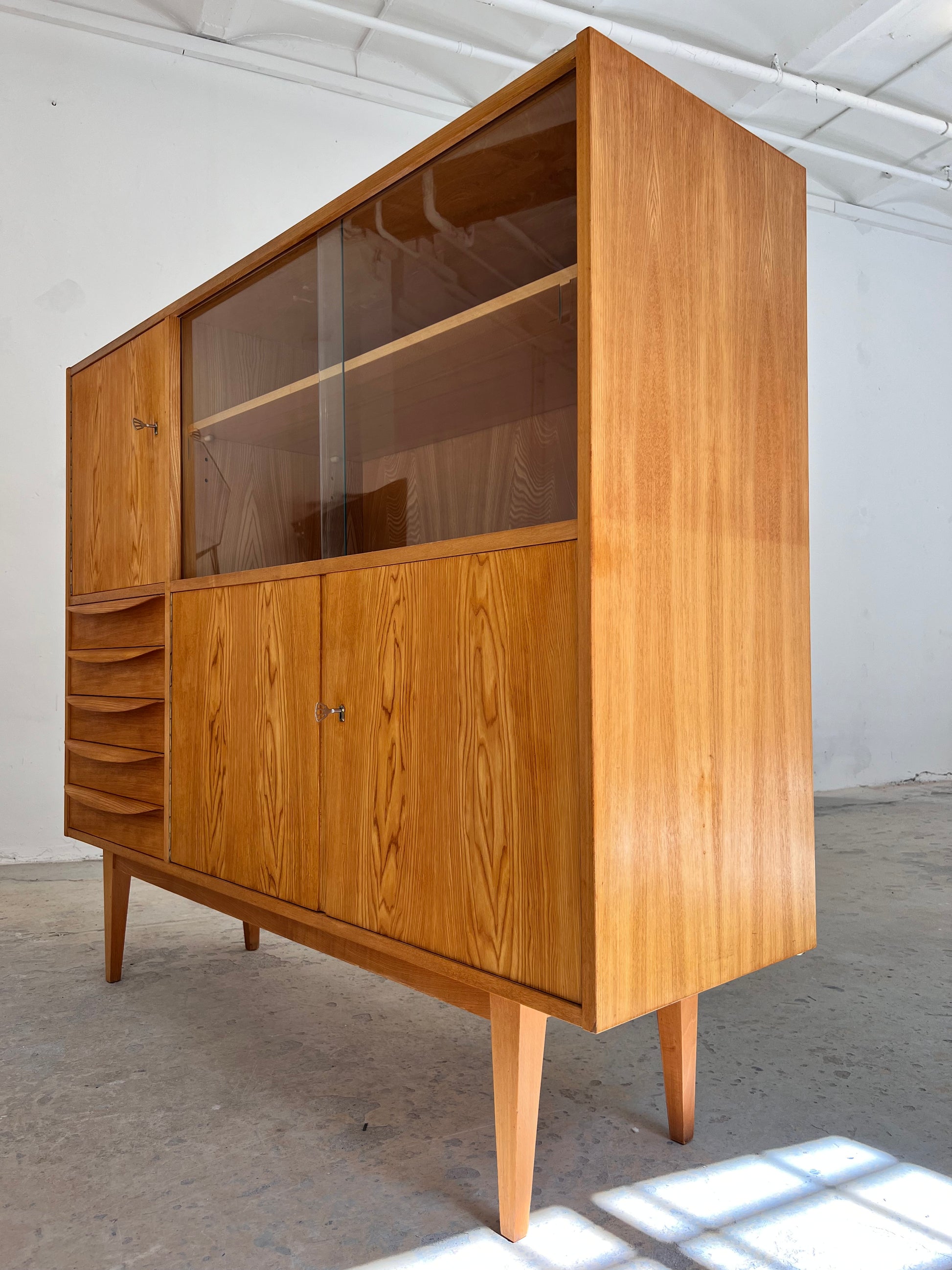 Highboard / Wohnzimmerschrank Typ 602/G Esche von Hellerau aus 1959