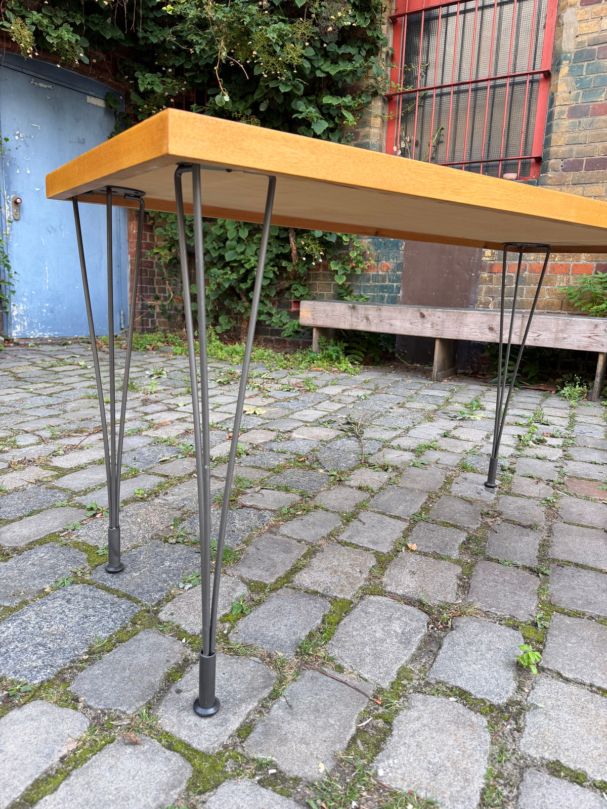 Klubtisch Typ 602/K Esche mit neuen Füßen von Hellerau