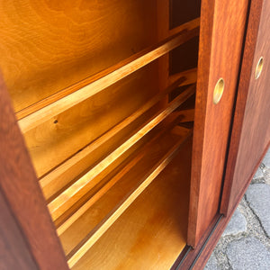 Schuhschrank Teak mit Messinggriffen aus Dänemark