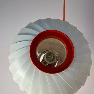 Hängelampe mit roten Blumendetails von Lars Schiøler