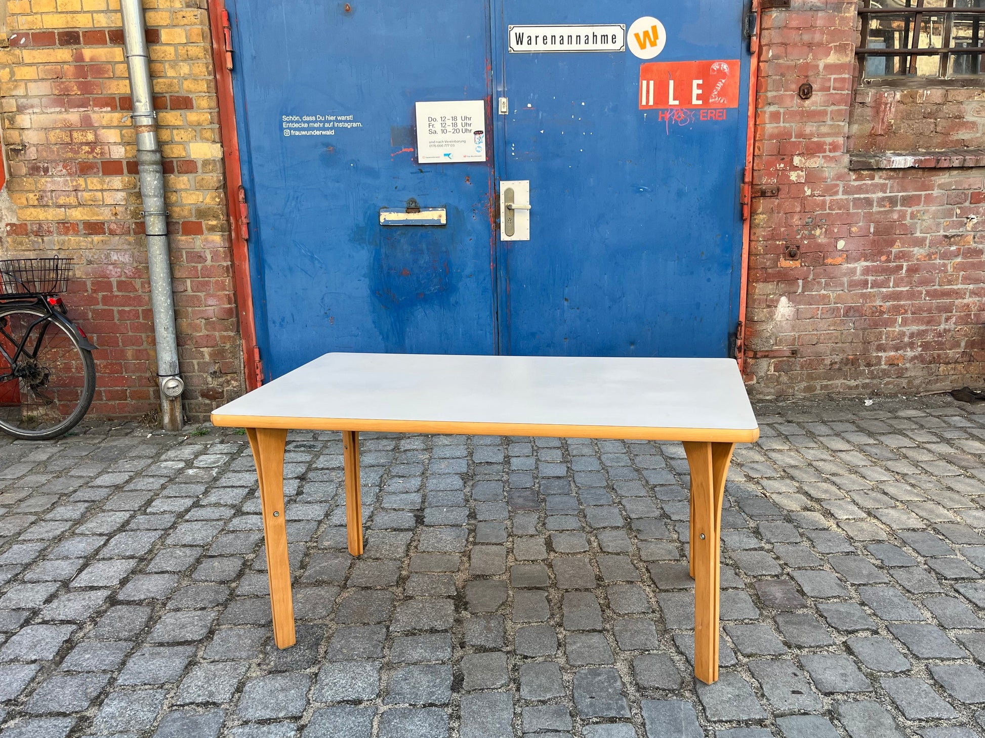 Esstisch mit Linoleum-Platte hellgrau Buche