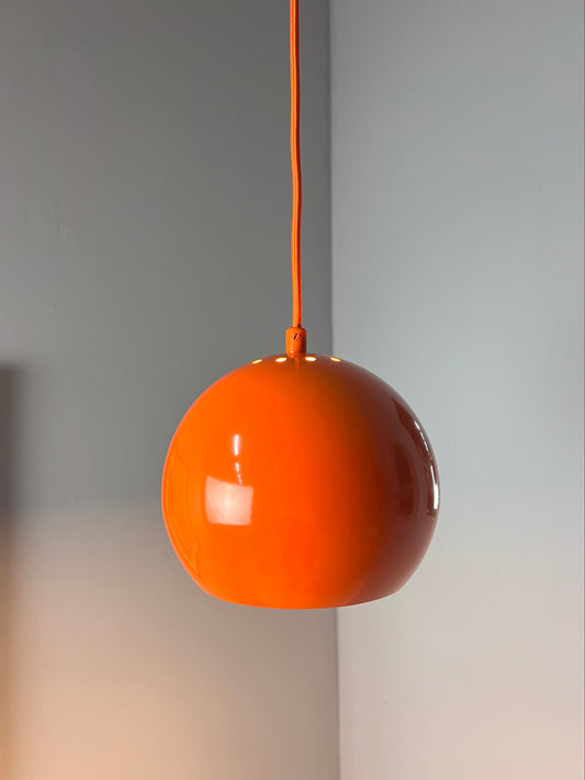 Kugellampe neu lackiert orange aus Dänemark