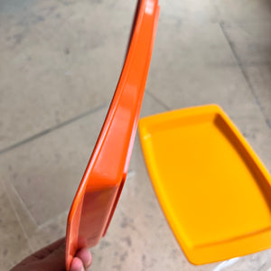 Set: 2x Tabletts orange gelb aus Hong Kong 70er