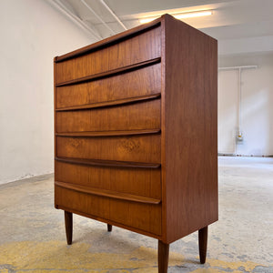 Kommode Teak mit geraden Griffen aus Dänemark