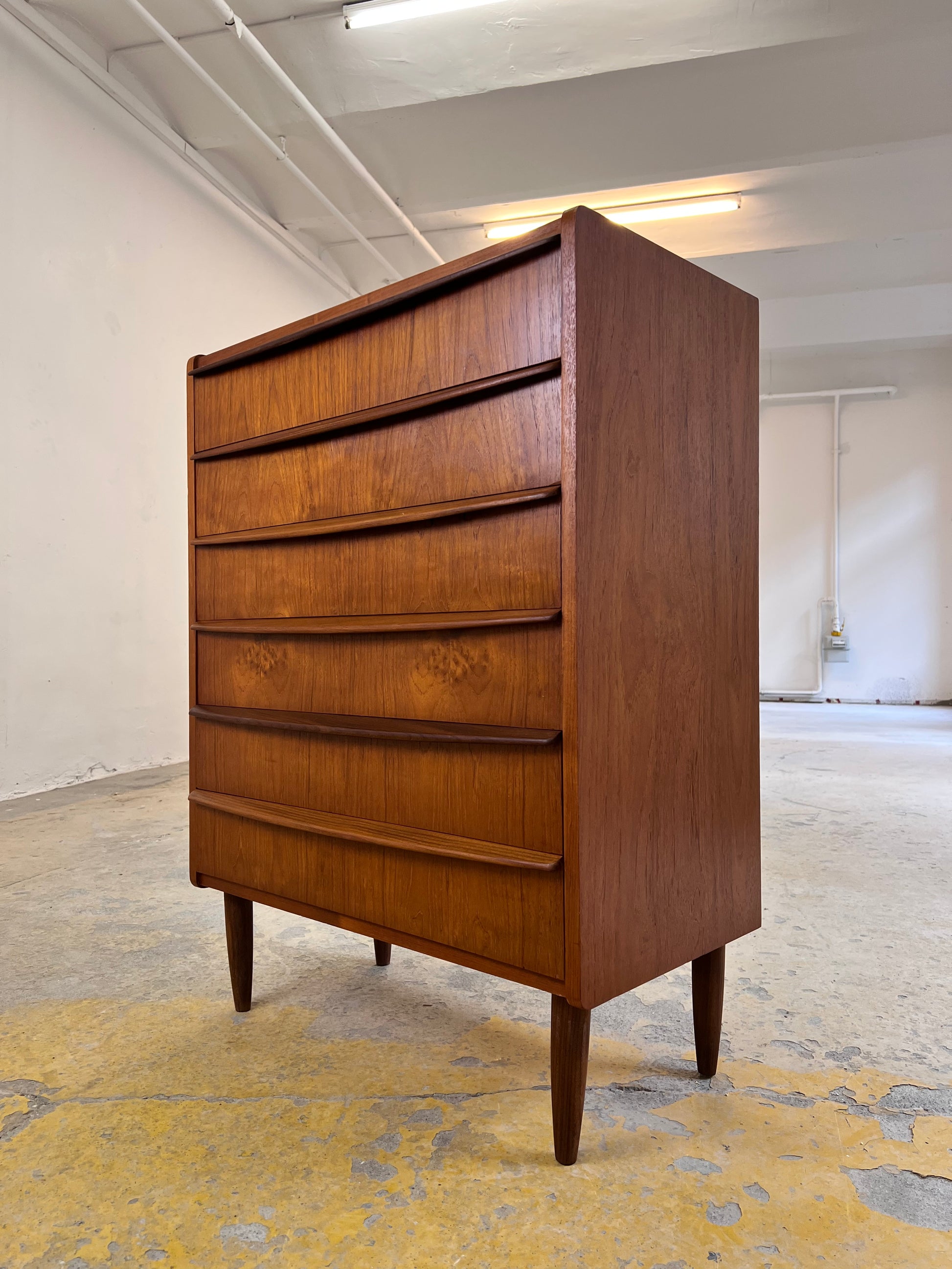 Kommode Teak mit geraden Griffen aus Dänemark