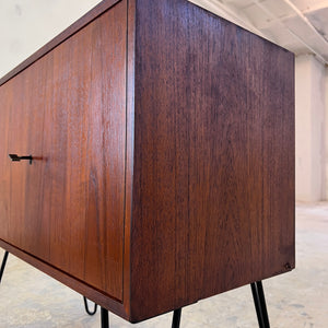 Kommode Teak auf Hairpinlegs aus Dänemark