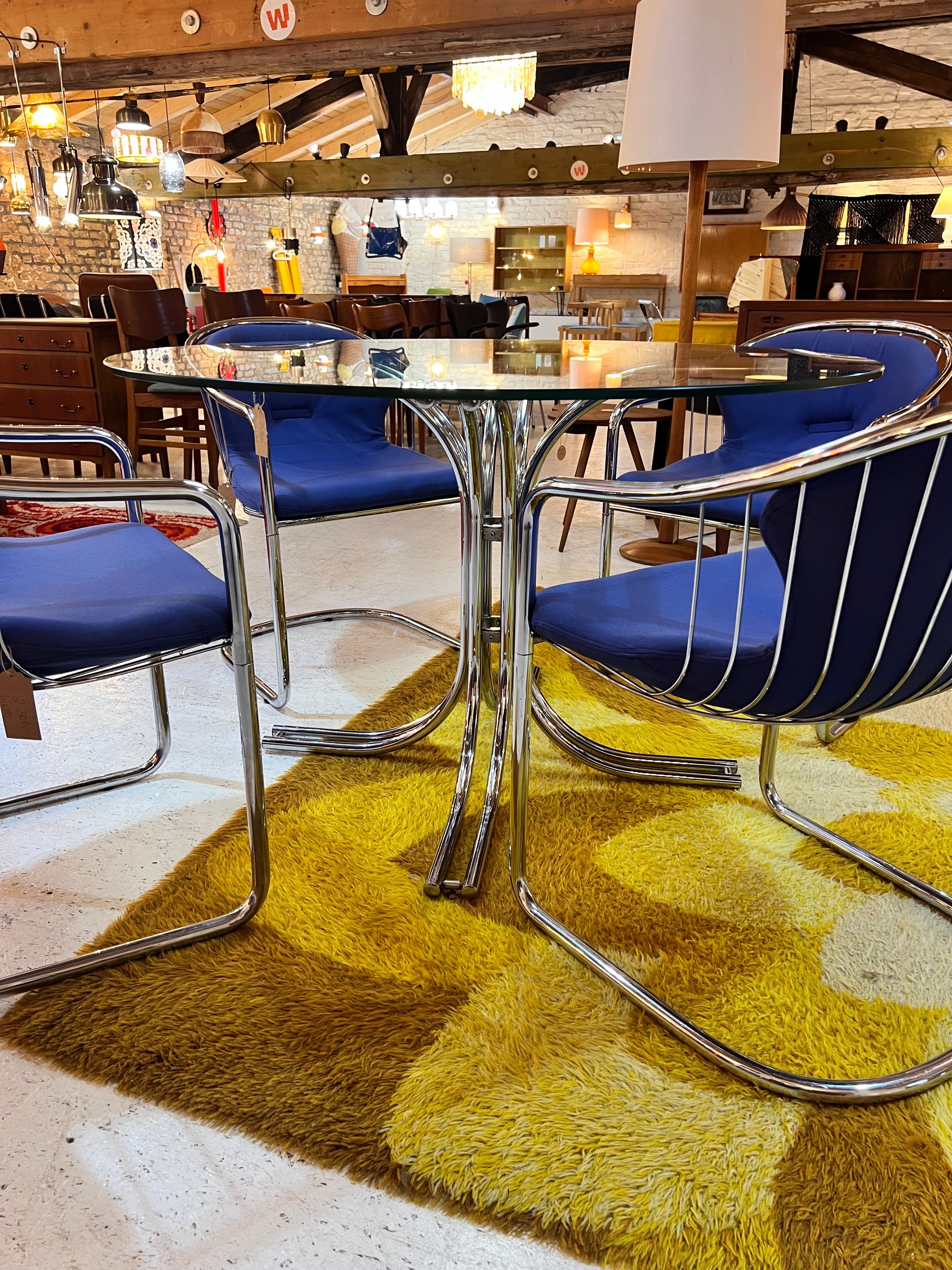 Set: 4x Freischwinger Chrom blau und runder Glastisch von Gastone Rinaldi für Alma