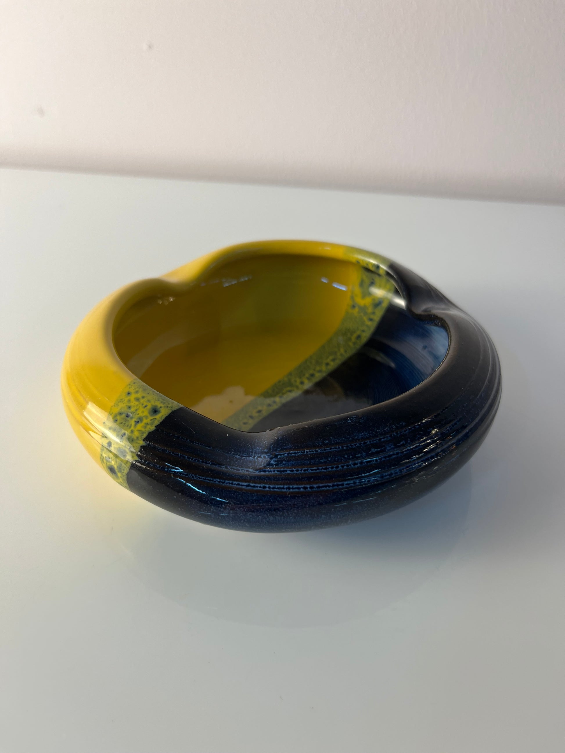 Aschenbecher gelb blau aus Dänemark