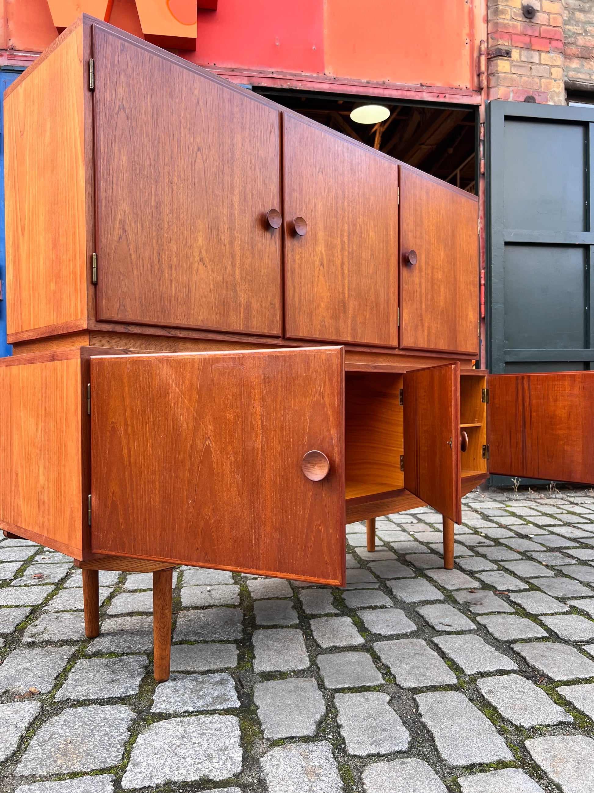 Highboard Teak mit runden Griffen