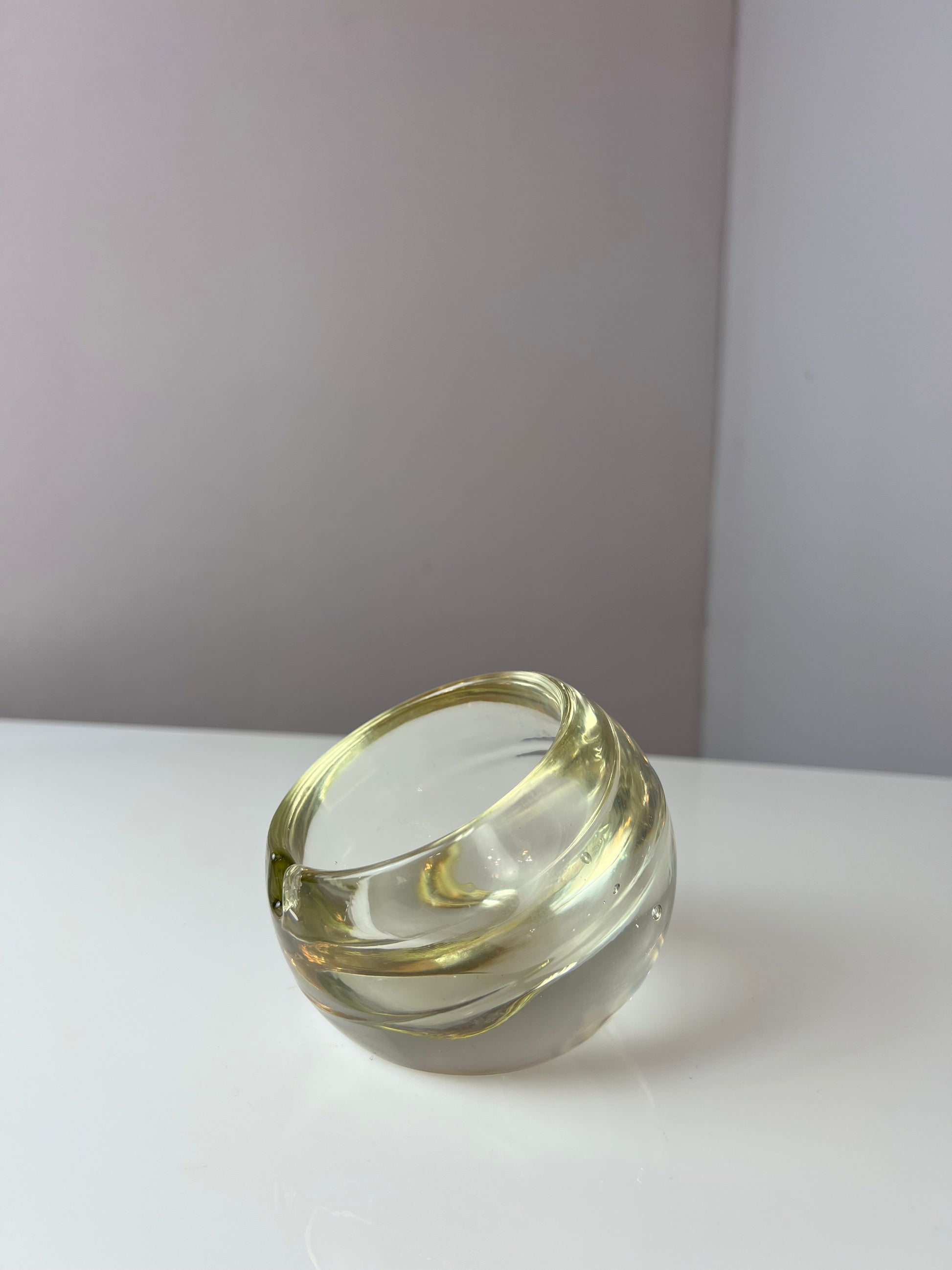 Kugelascher transparent Pressglas