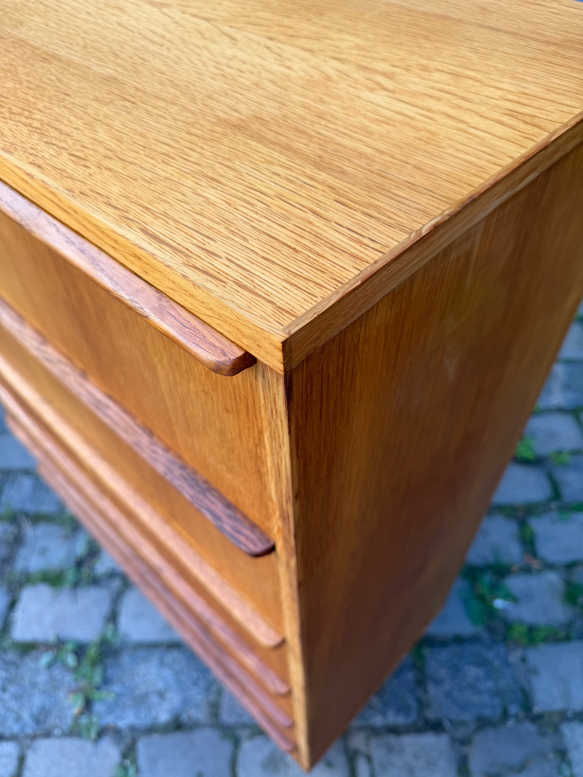 Tallboy Kommode Eiche mit Schloss aus Dänemark