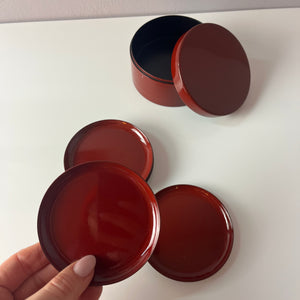 Set: 6x Untersetzer weinrot in Dose von Laurids Lønborg