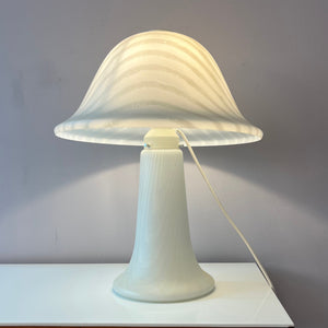 Pilzlampe weiß mit Zebramuster von Peill & Putzler