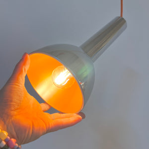 Spotlampe Chrom mit orangem Akzentschirm