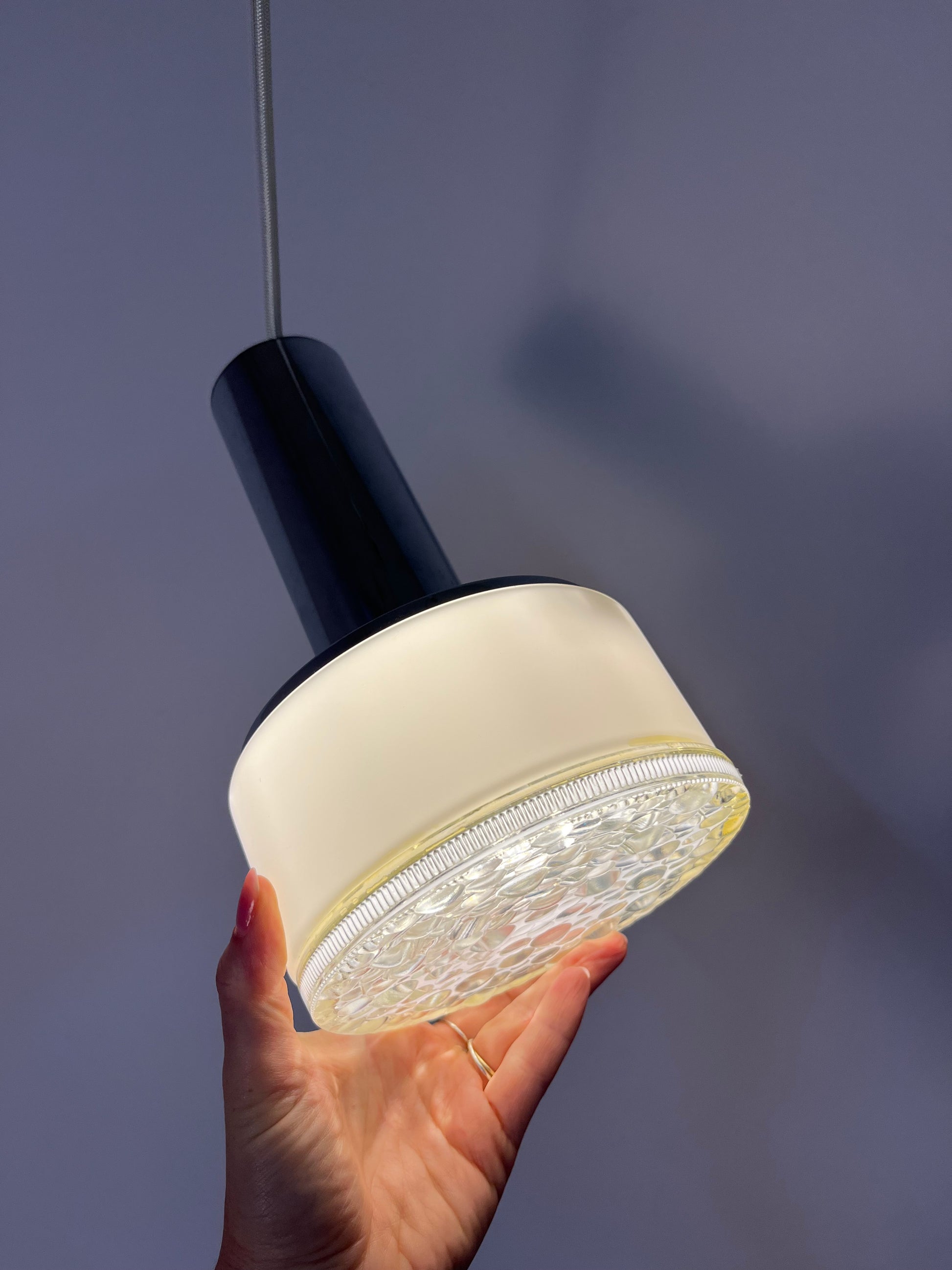 Hängelampe weiß Glas Chrom aus den Niederlanden